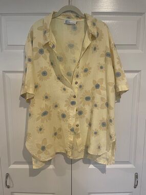 Sunflower Print Button-Up Blouse - Pale Yellow